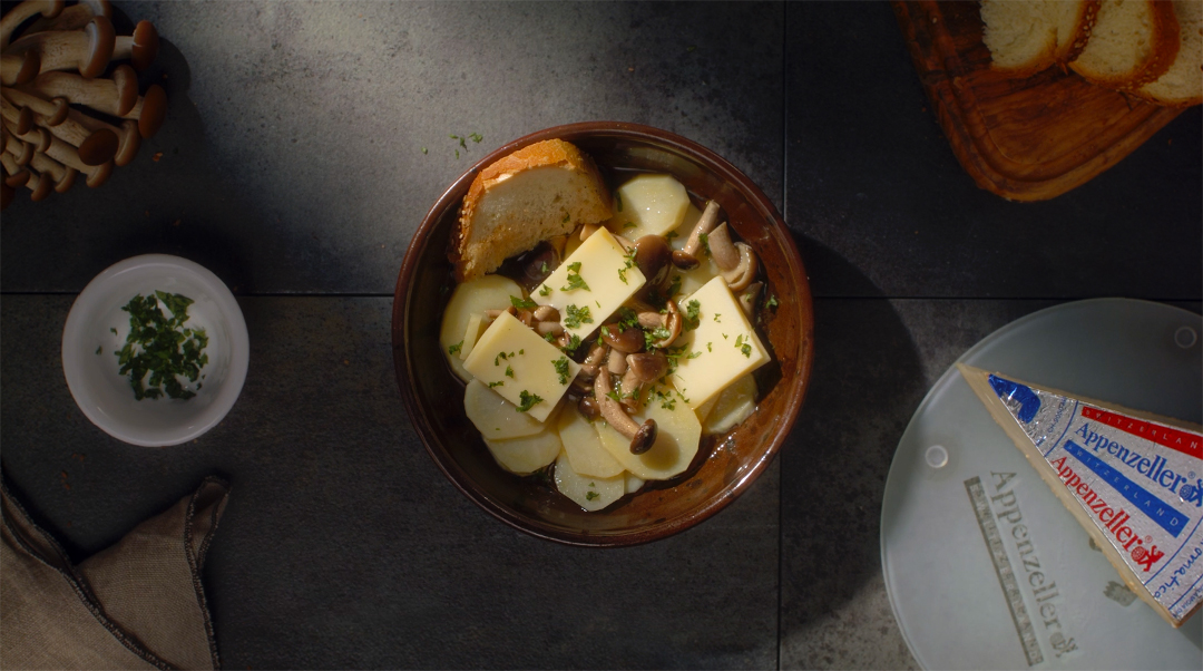 Zuppa di patate, funghi chiodini e Appenzeller®